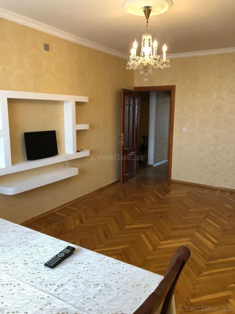 Satılır 5 otaqlı Mənzil Köhnə tikili 125 m² Xalqlar Dostluğu m. - şəkil 3