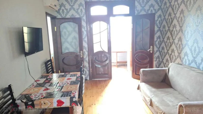 Satılır 3 otaqlı Mənzil Köhnə tikili 50 m² Gənclik m. - şəkil 2