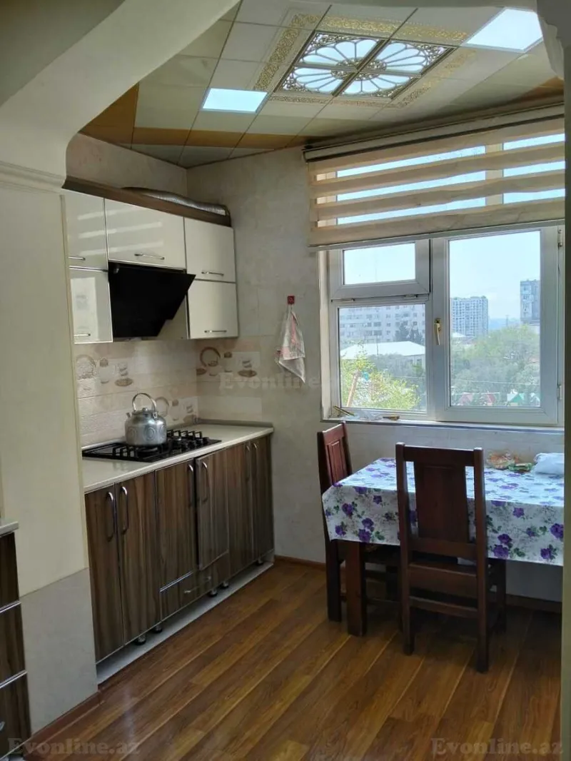 4 otaqlı Mənzil 100 m² Neftçilər m. Satılır