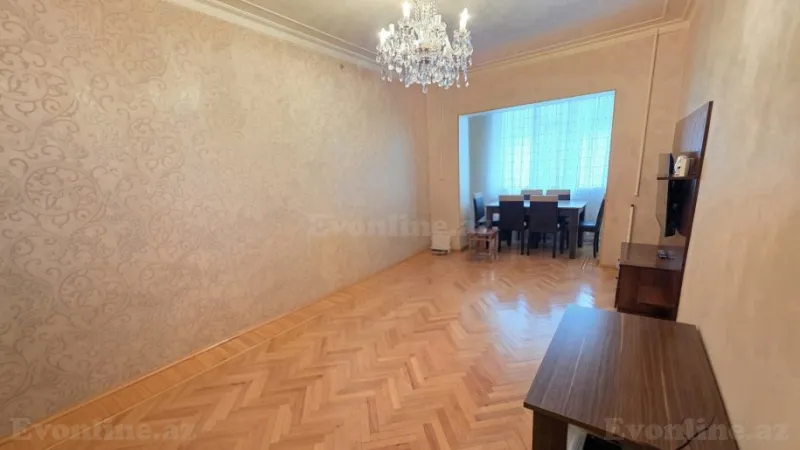 2 otaqlı Mənzil 70 m² 8-ci mikrorayon Satılır