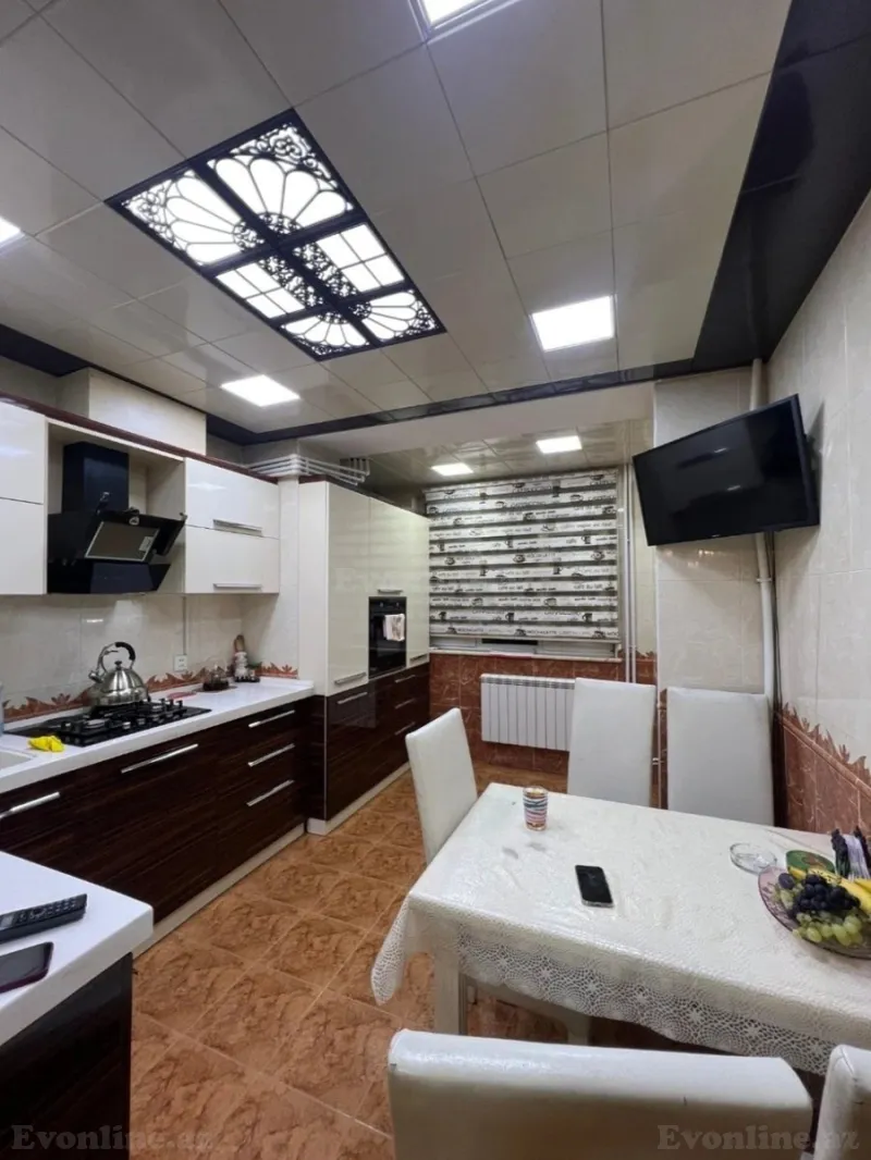 Satılır 2 otaqlı Mənzil Köhnə tikili 70 m² 8-ci mikrorayon - şəkil 3
