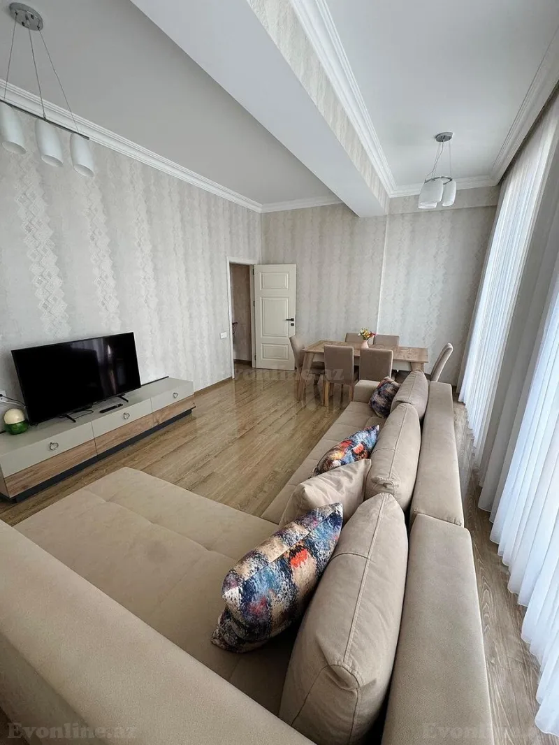 Satılır 3 otaqlı Mənzil Yeni tikili 101 m² 28 May m.