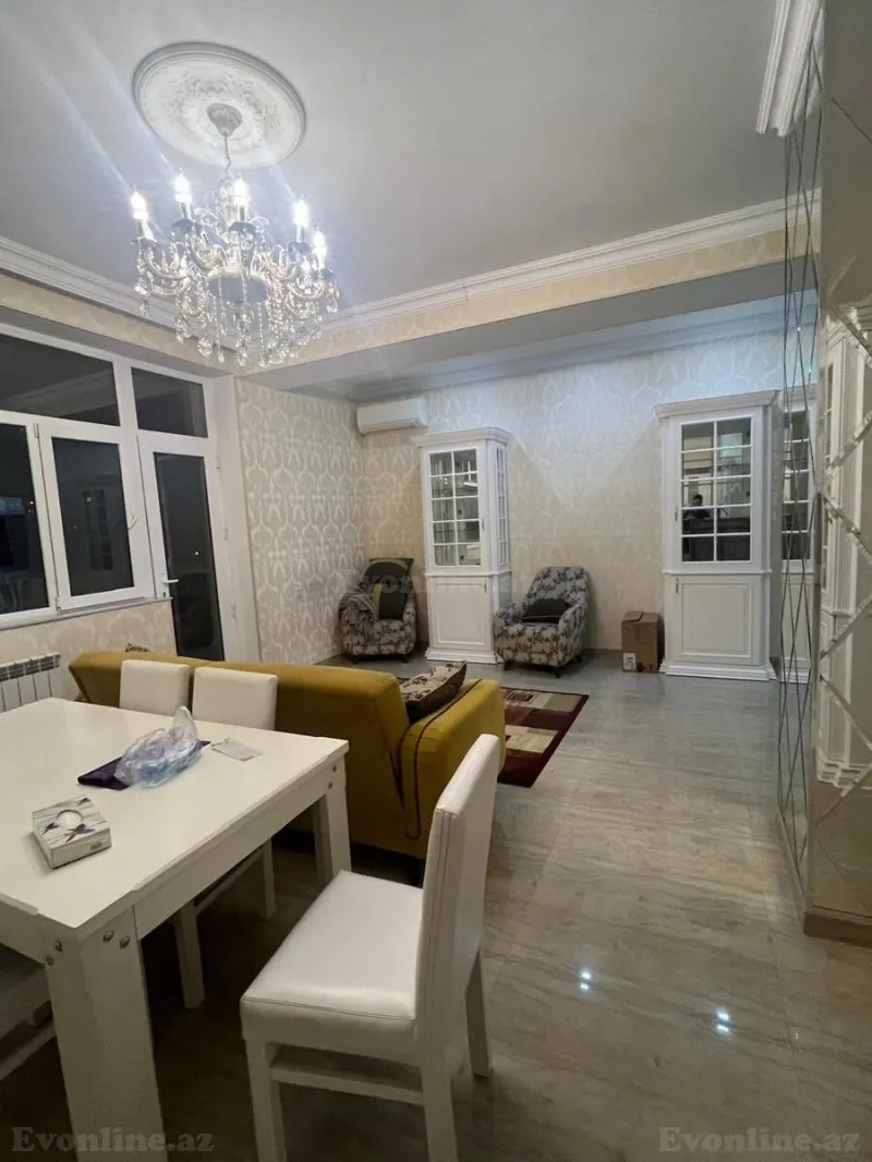 2 otaqlı Mənzil 88 m² İnşaatçılar m. Satılır