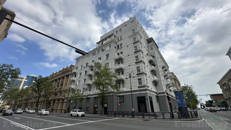 Satılır 2 otaqlı Mənzil Köhnə tikili 65 m² Sahil m. - şəkil 2