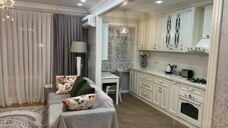 3 otaqlı Mənzil 75 m² İçərişəhər m. Kirayə verilir