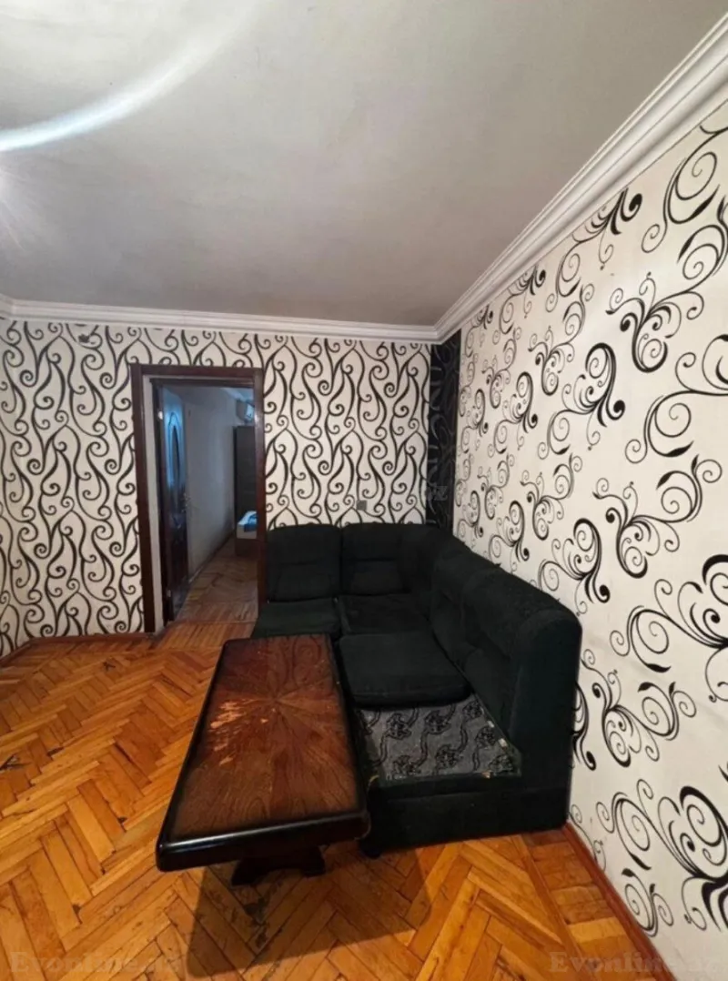 Satılır 3 otaqlı Mənzil Köhnə tikili 72 m² İnşaatçılar m. - şəkil 2