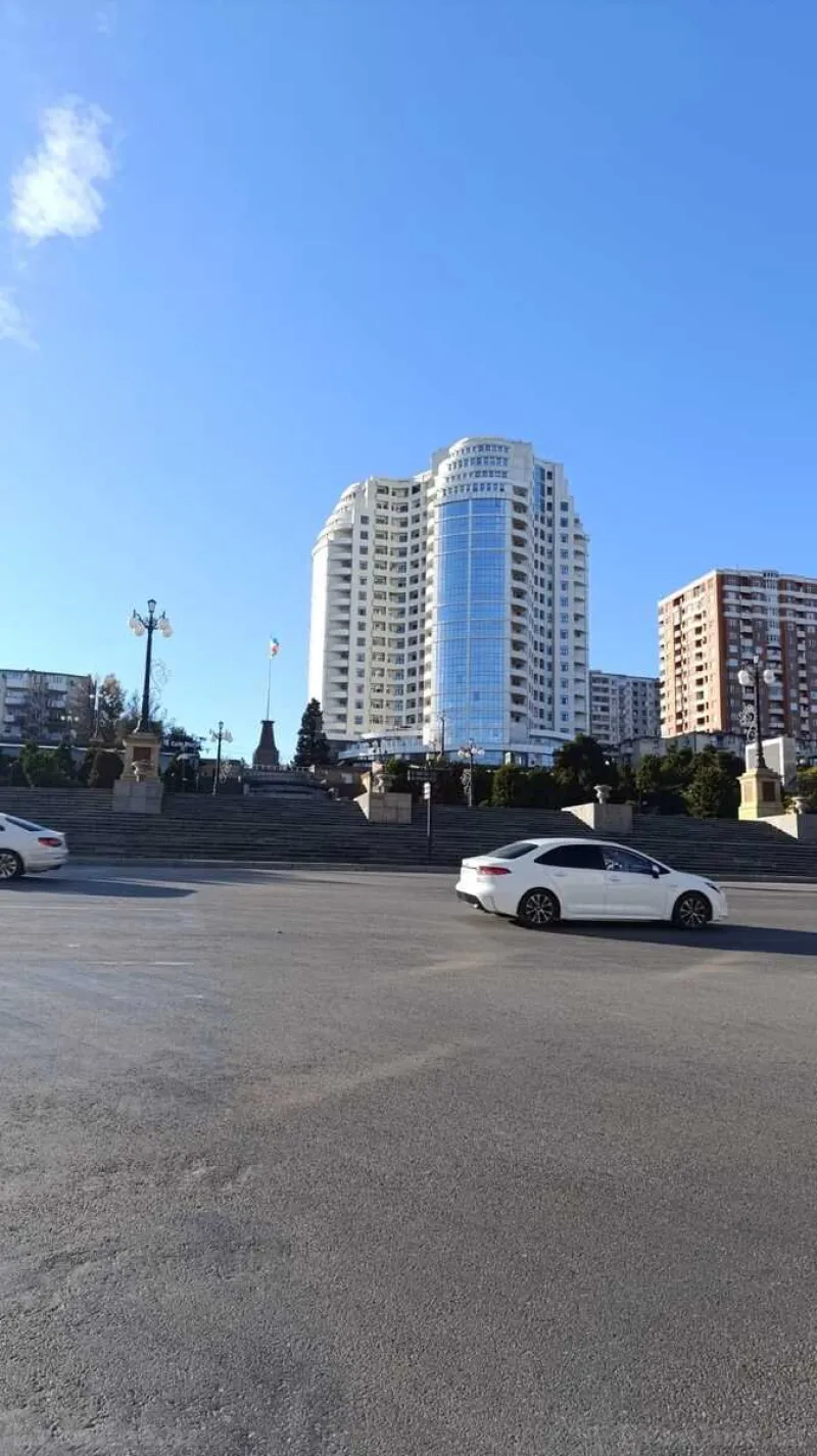 5 otaqlı Mənzil 234 m² Elmlər Akademiyası m. Satılır
