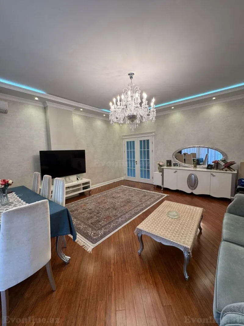3 otaqlı Mənzil 110 m² İnşaatçılar m. Satılır