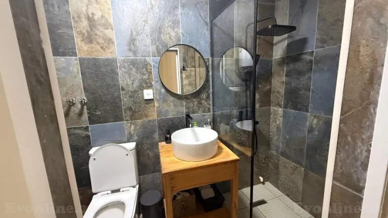 Satılır 3 otaqlı Mənzil Köhnə tikili 70 m² Nizami m. - şəkil 2