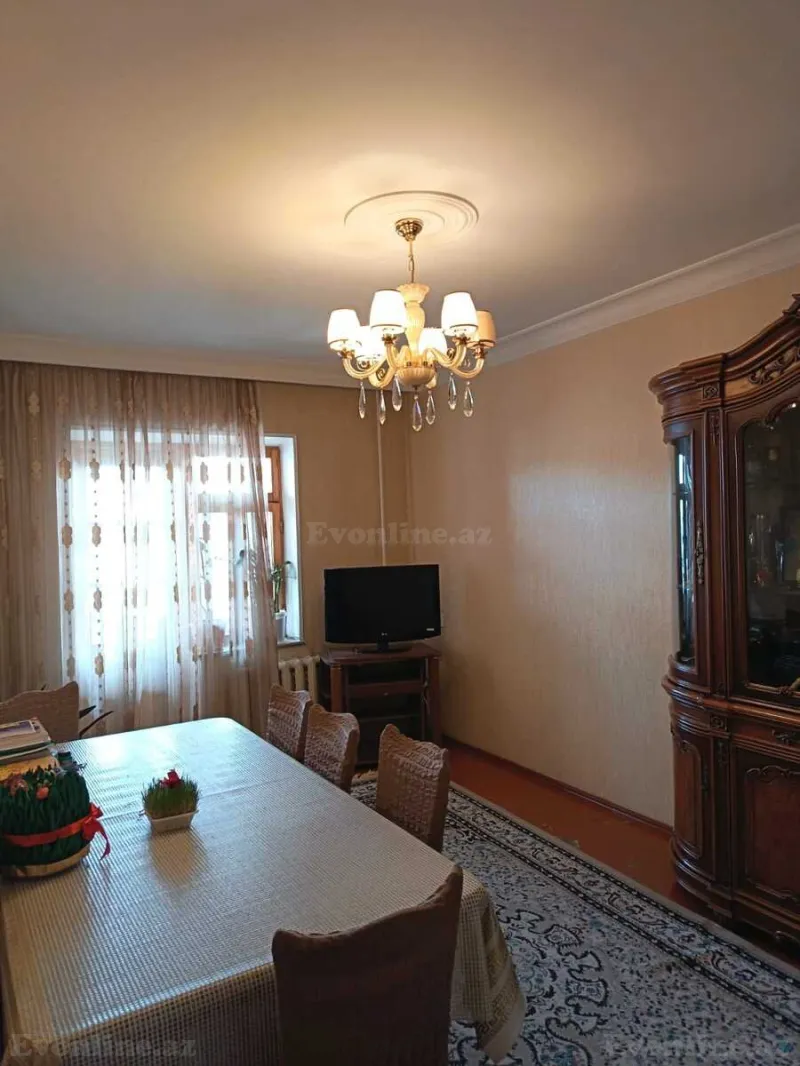 4 otaqlı Mənzil 97 m² 8-ci mikrorayon Satılır