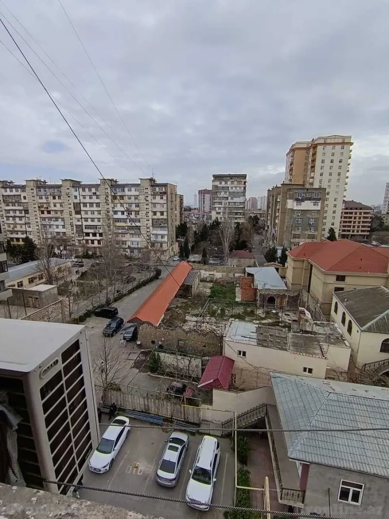 Satılır 4 otaqlı Mənzil Köhnə tikili 97 m² 8-ci mikrorayon - şəkil 2