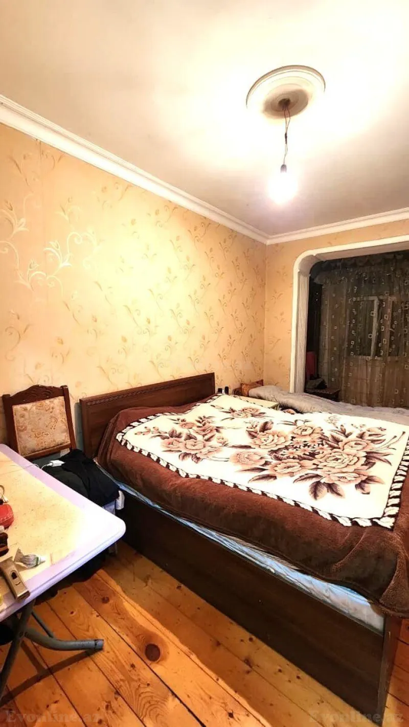 Satılır 4 otaqlı Mənzil Köhnə tikili 105 m² Xalqlar Dostluğu m. - şəkil 2