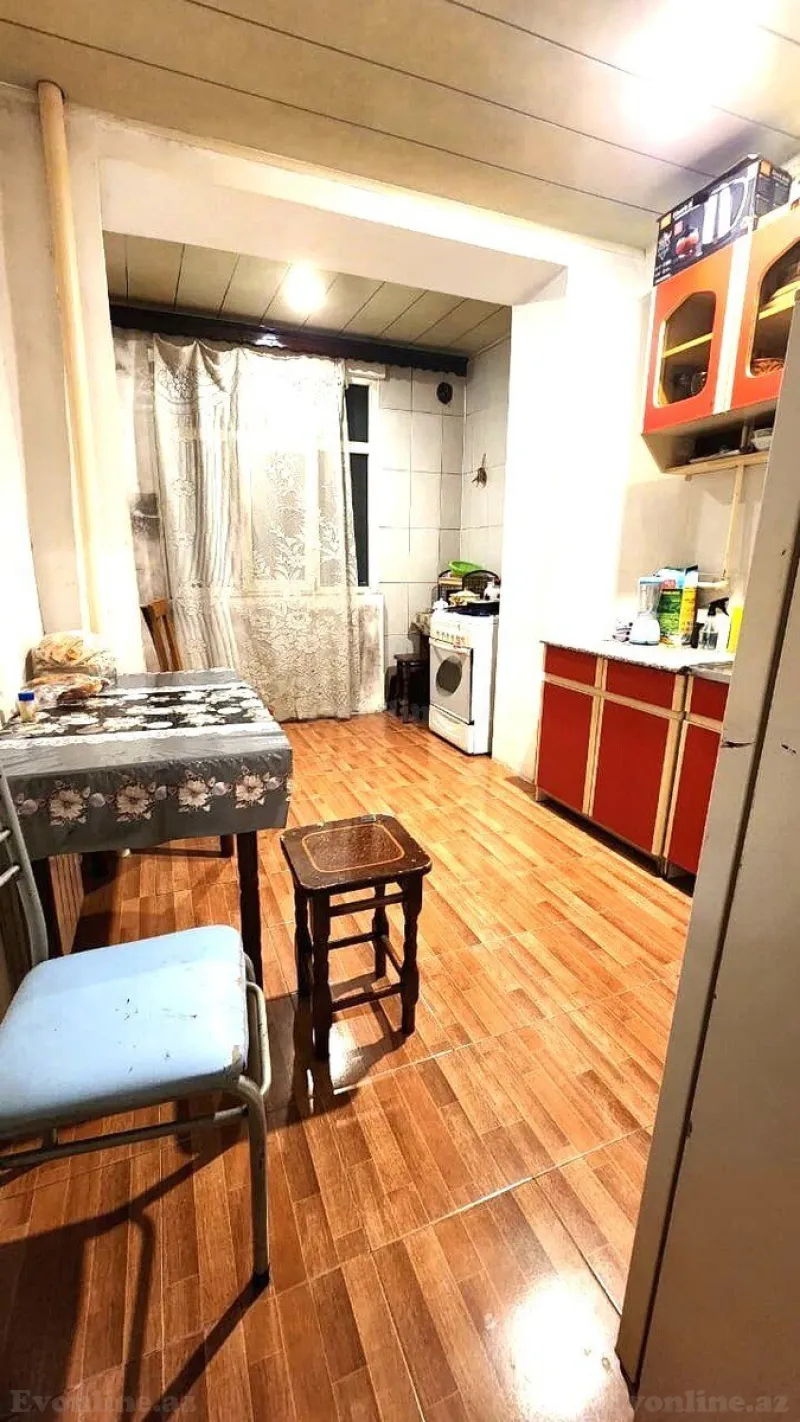 Satılır 4 otaqlı Mənzil Köhnə tikili 105 m² Xalqlar Dostluğu m. - şəkil 3