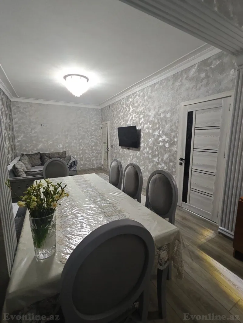 3 otaqlı Mənzil 80 m² 4-cü mikrorayon Satılır
