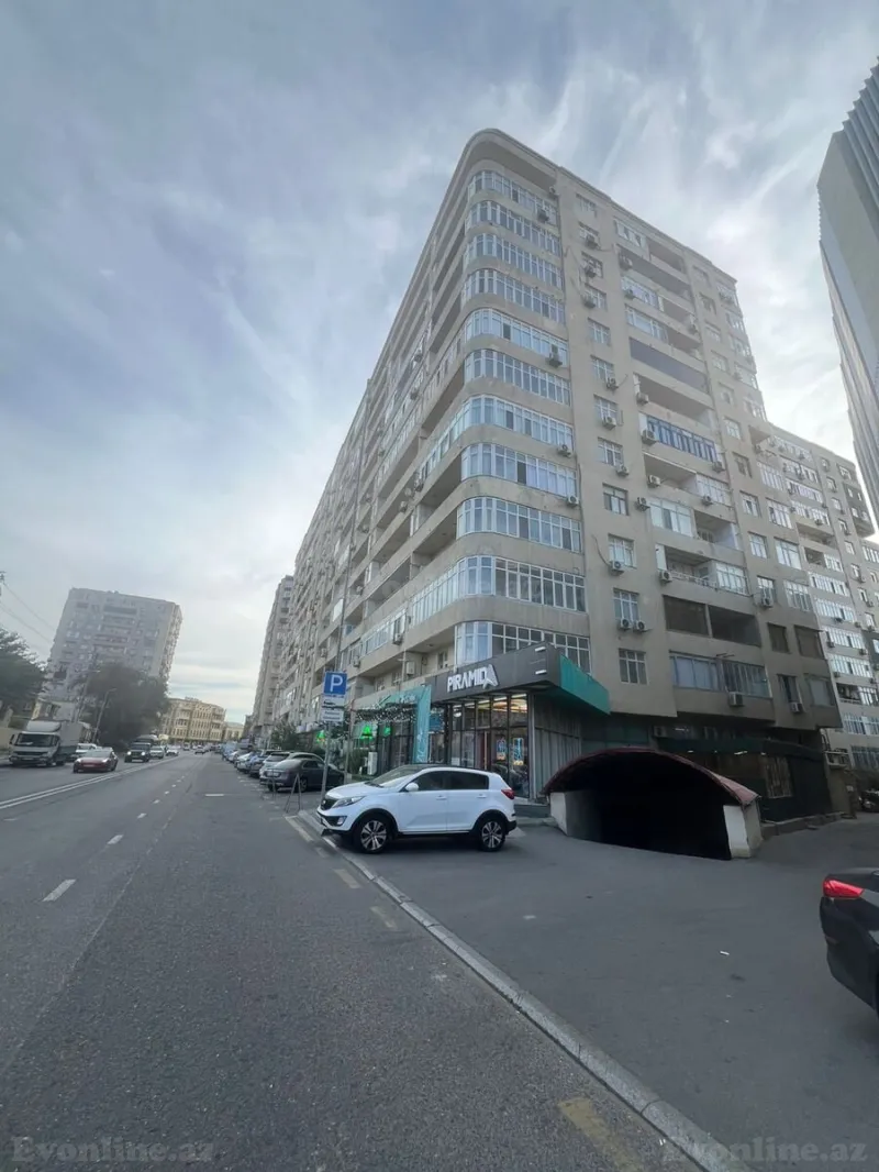 Satılır 3 otaqlı Mənzil Yeni tikili 130 m² Səbail r.