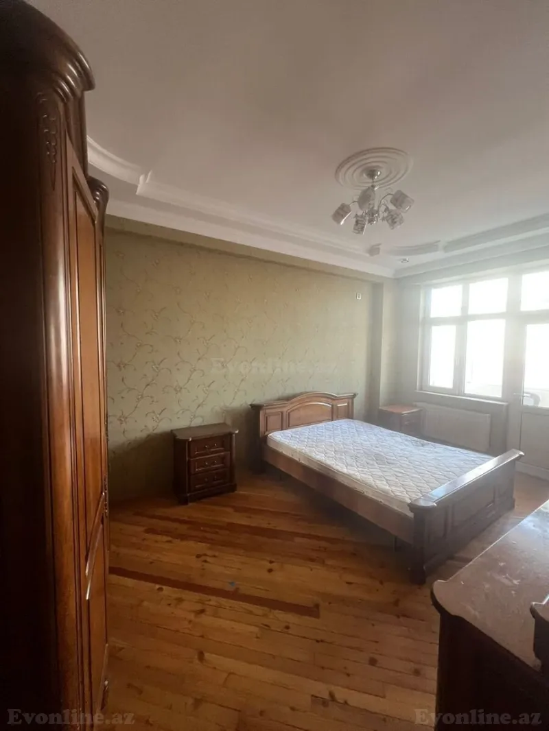 Satılır 3 otaqlı Mənzil Yeni tikili 130 m² Səbail r. - şəkil 2