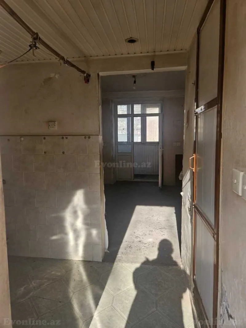 Satılır 1 otaqlı Mənzil Köhnə tikili 30 m² Elmlər Akademiyası m. - şəkil 2