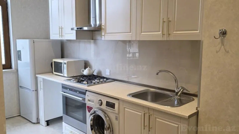 3 otaqlı Mənzil 120 m² Yasamal Kirayə verilir