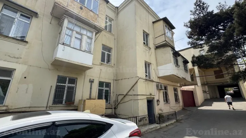 Satılır 4 otaqlı Mənzil Köhnə tikili 127.7 m² Badamdar - şəkil 2