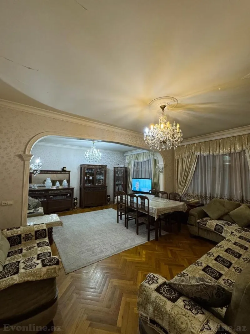 Satılır 5 otaqlı Mənzil Köhnə tikili 110 m² 8-ci mikrorayon