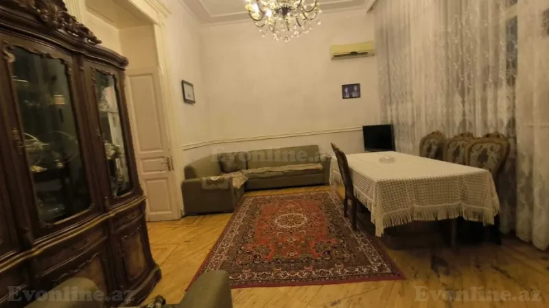 Satılır 4 otaqlı Mənzil Köhnə tikili 148 m² Səbail r. - şəkil 2