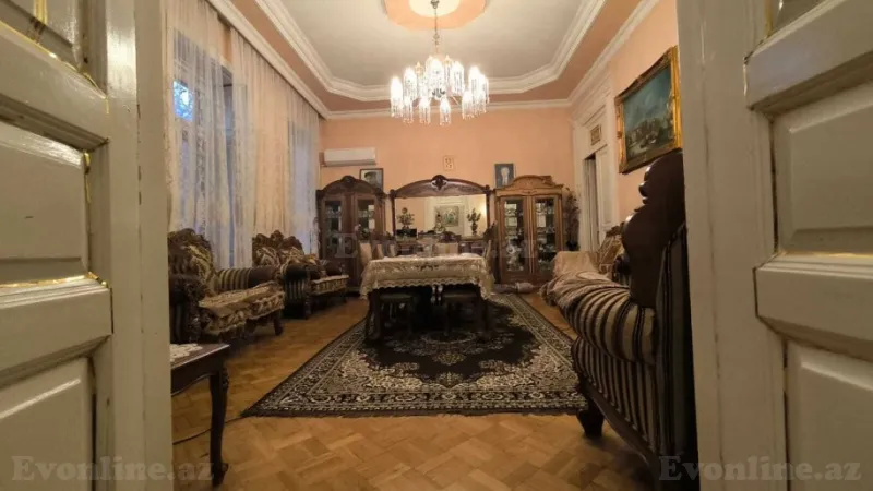Satılır 4 otaqlı Mənzil Köhnə tikili 148 m² Səbail r. - şəkil 3