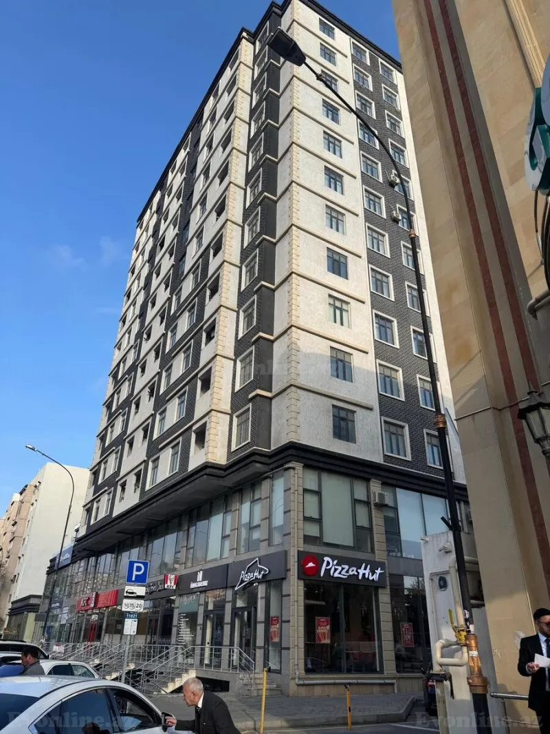 3 otaqlı Mənzil 92 m² 3-cü mikrorayon Satılır