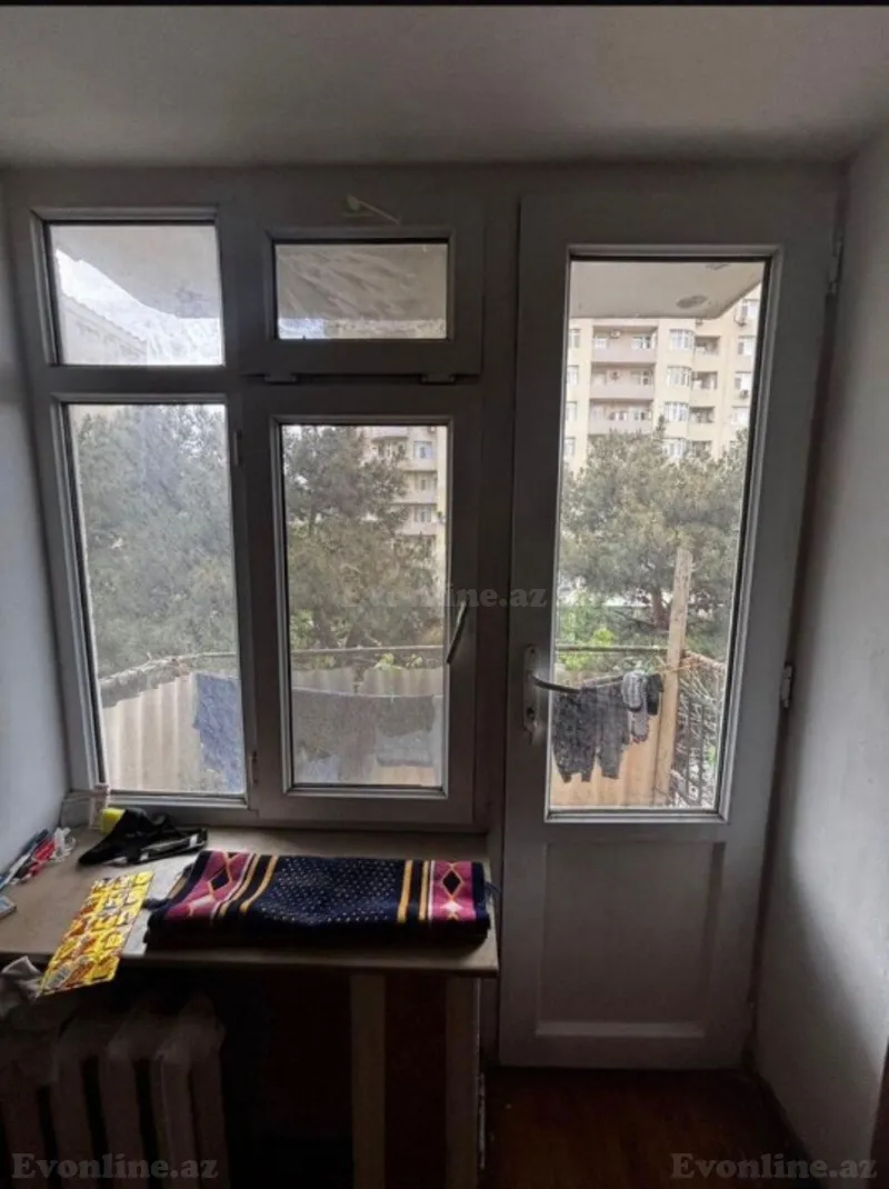 Satılır 3 otaqlı Mənzil Köhnə tikili 70 m² İnşaatçılar m. - şəkil 2
