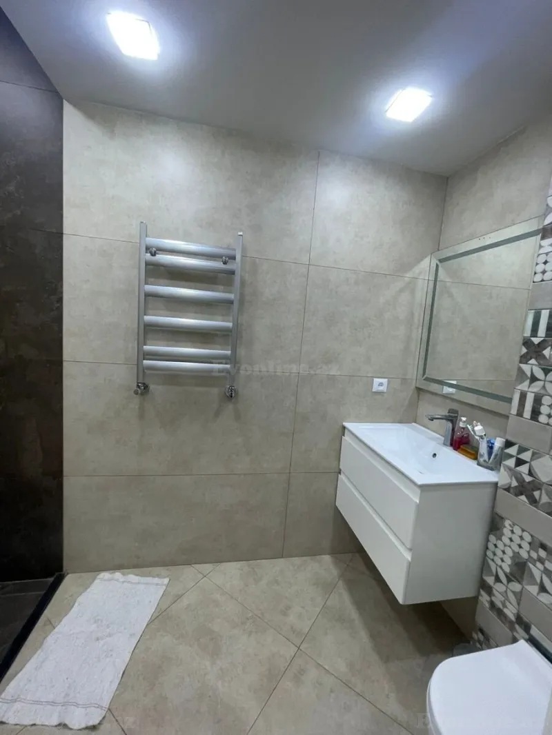 Kirayə verilir 2 otaqlı Mənzil Yeni tikili 60 m² İnşaatçılar m. - şəkil 6