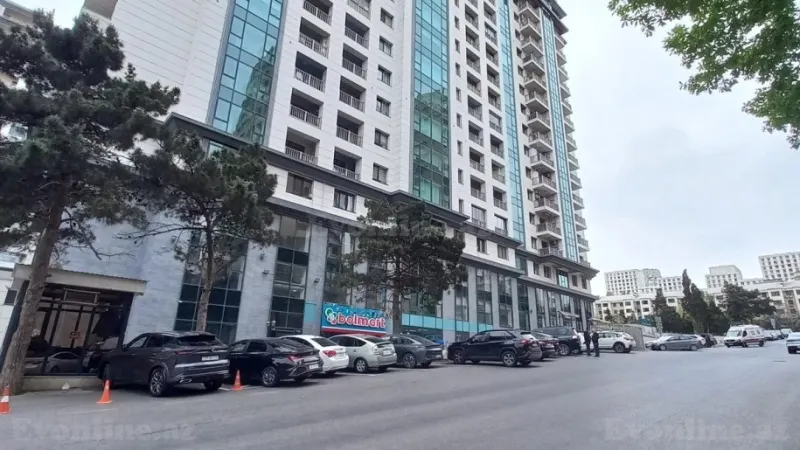 3 otaqlı Mənzil 88 m² İnşaatçılar m. Satılır