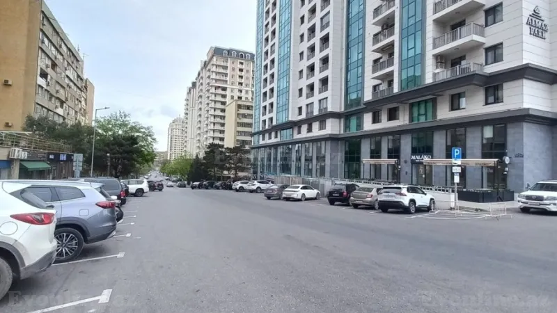 Satılır 3 otaqlı Mənzil Köhnə tikili 88 m² İnşaatçılar m. - şəkil 2