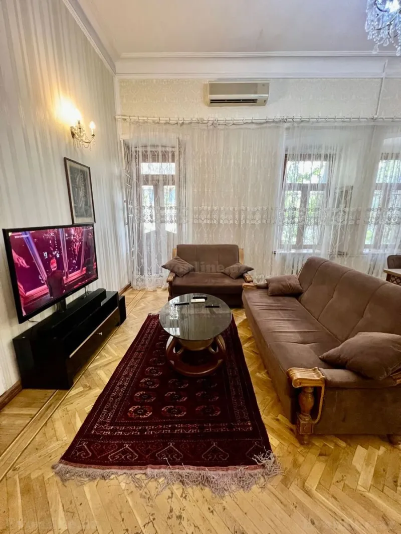 Kirayə verilir 3 otaqlı Mənzil Köhnə tikili 135 m² Sahil m. - şəkil 2
