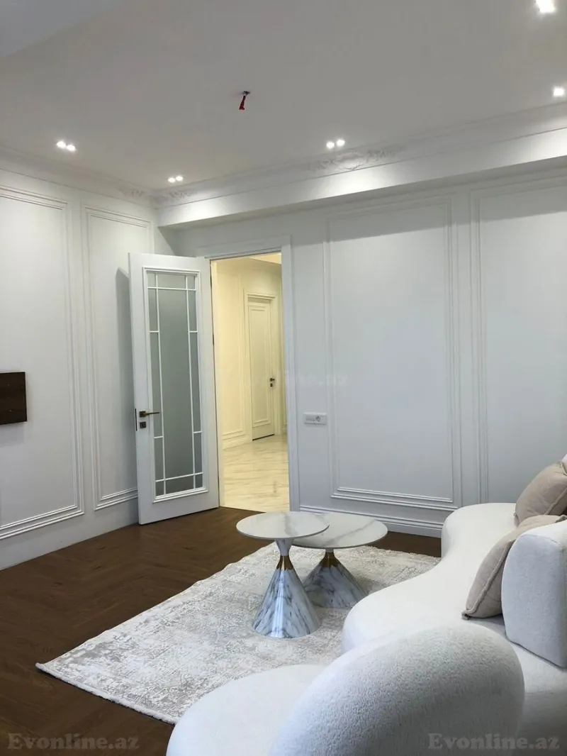 4 otaqlı Mənzil 140 m² 4-cü mikrorayon Satılır