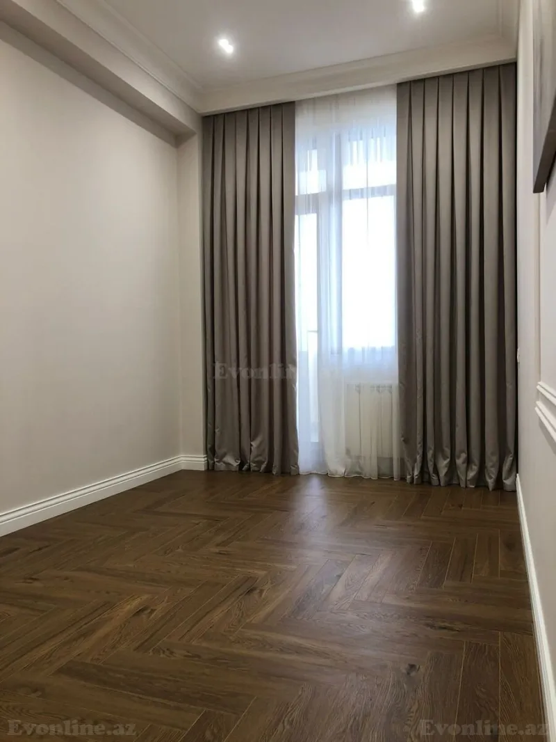 Satılır 4 otaqlı Mənzil Yeni tikili 140 m² 4-cü mikrorayon - şəkil 4