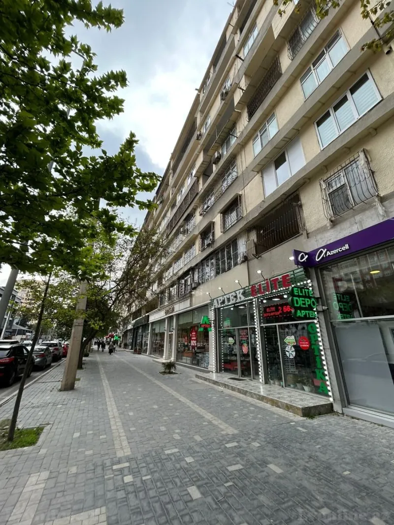 5 otaqlı Mənzil 150 m² 8-ci mikrorayon Satılır