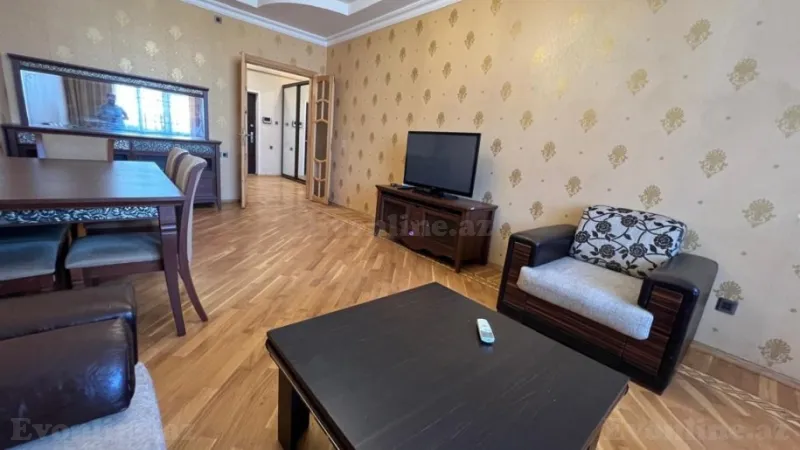 Kirayə verilir 3 otaqlı Mənzil Yeni tikili 130 m² Badamdar