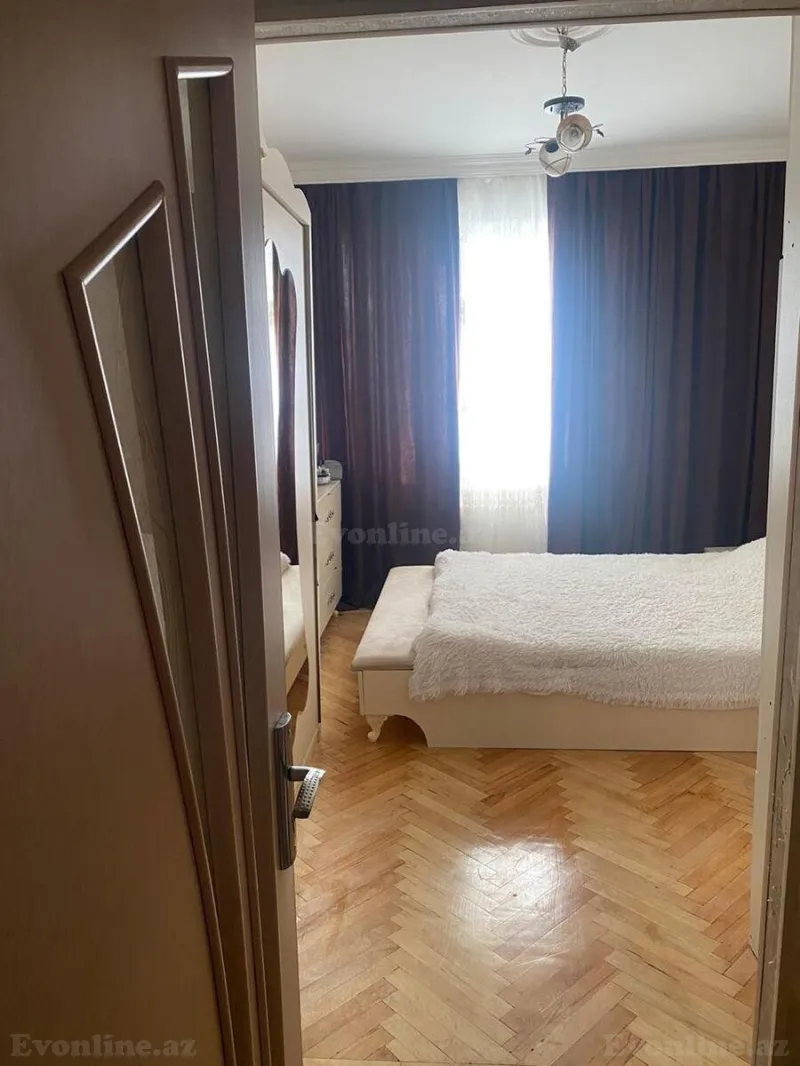 Satılır 2 otaqlı Mənzil Köhnə tikili 55 m² 4-cü mikrorayon - şəkil 2