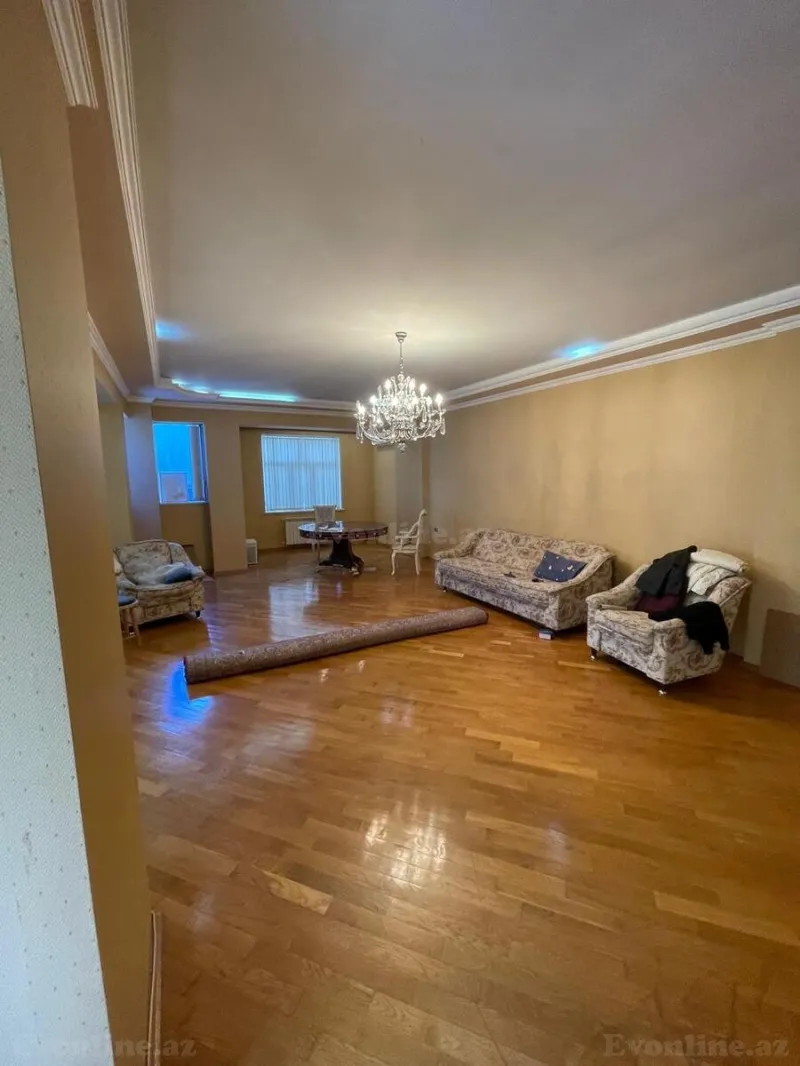 3 otaqlı Mənzil 165 m² 28 May m. Satılır