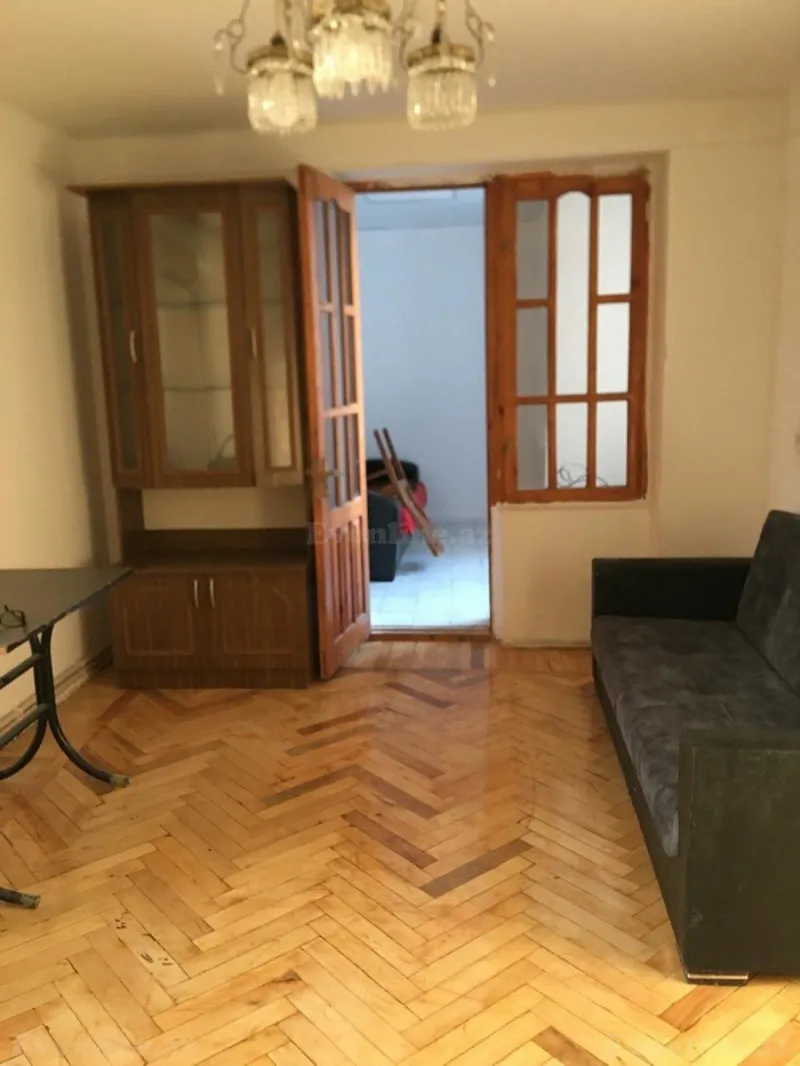 Kirayə verilir 1 otaqlı Mənzil Köhnə tikili 35 m² Elmlər Akademiyası m.