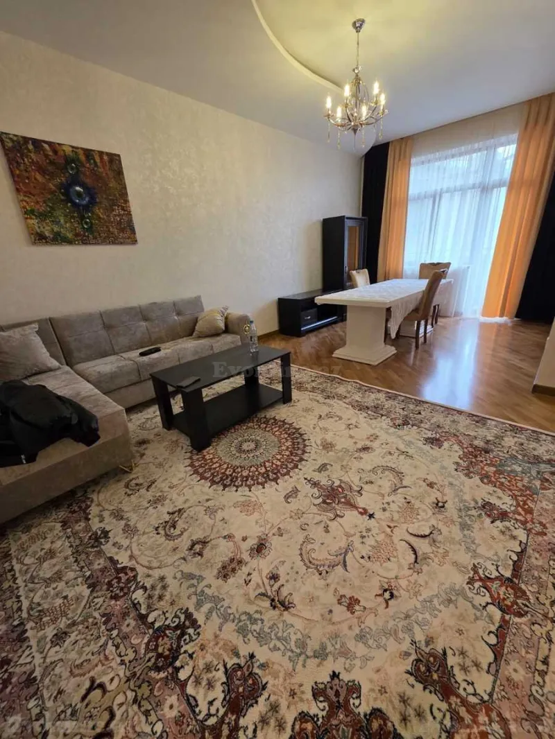 3 otaqlı Mənzil 120 m² Elmlər Akademiyası m. Kirayə verilir