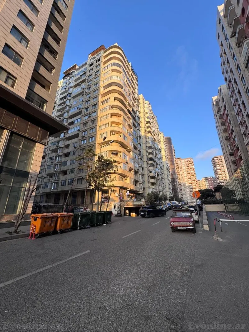 Satılır 3 otaqlı Mənzil Yeni tikili 100 m² 8 Noyabr m.