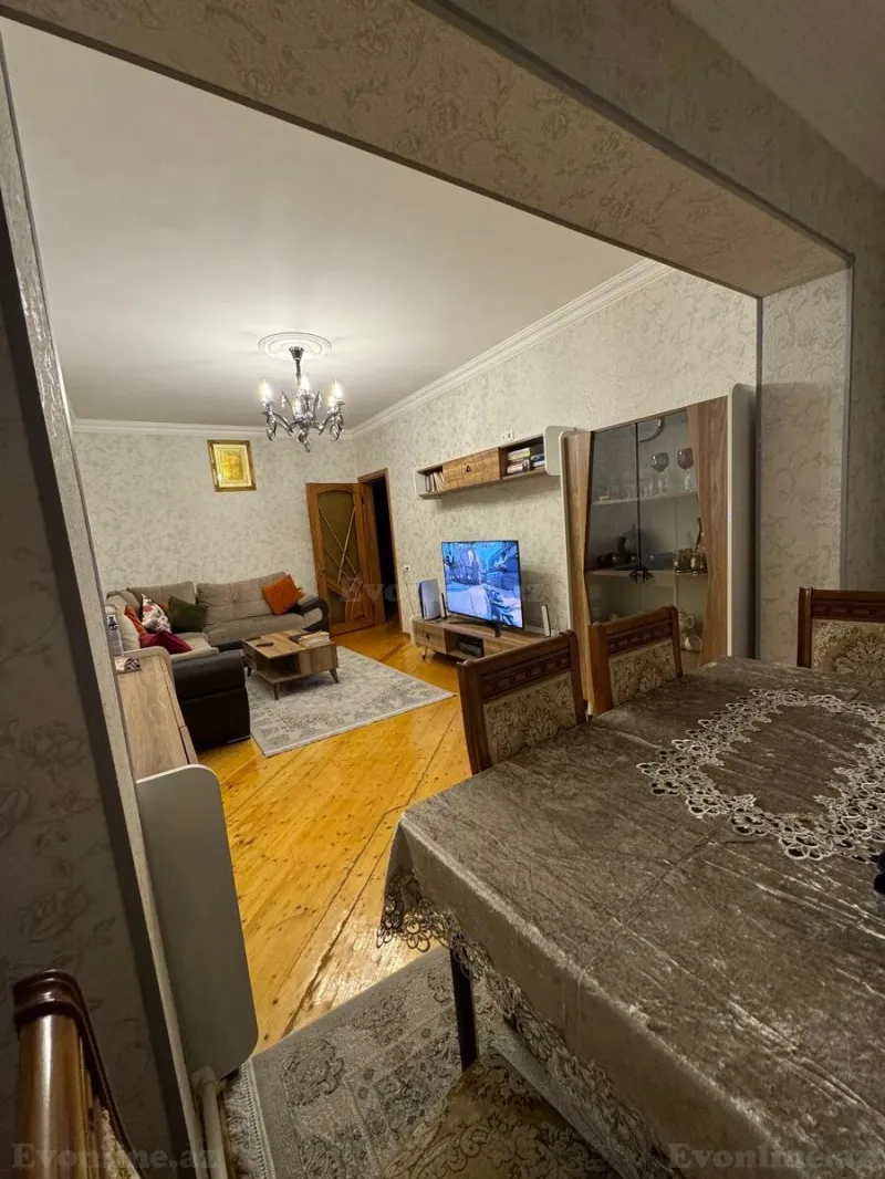 3 otaqlı Mənzil 90 m² 8-ci mikrorayon Satılır