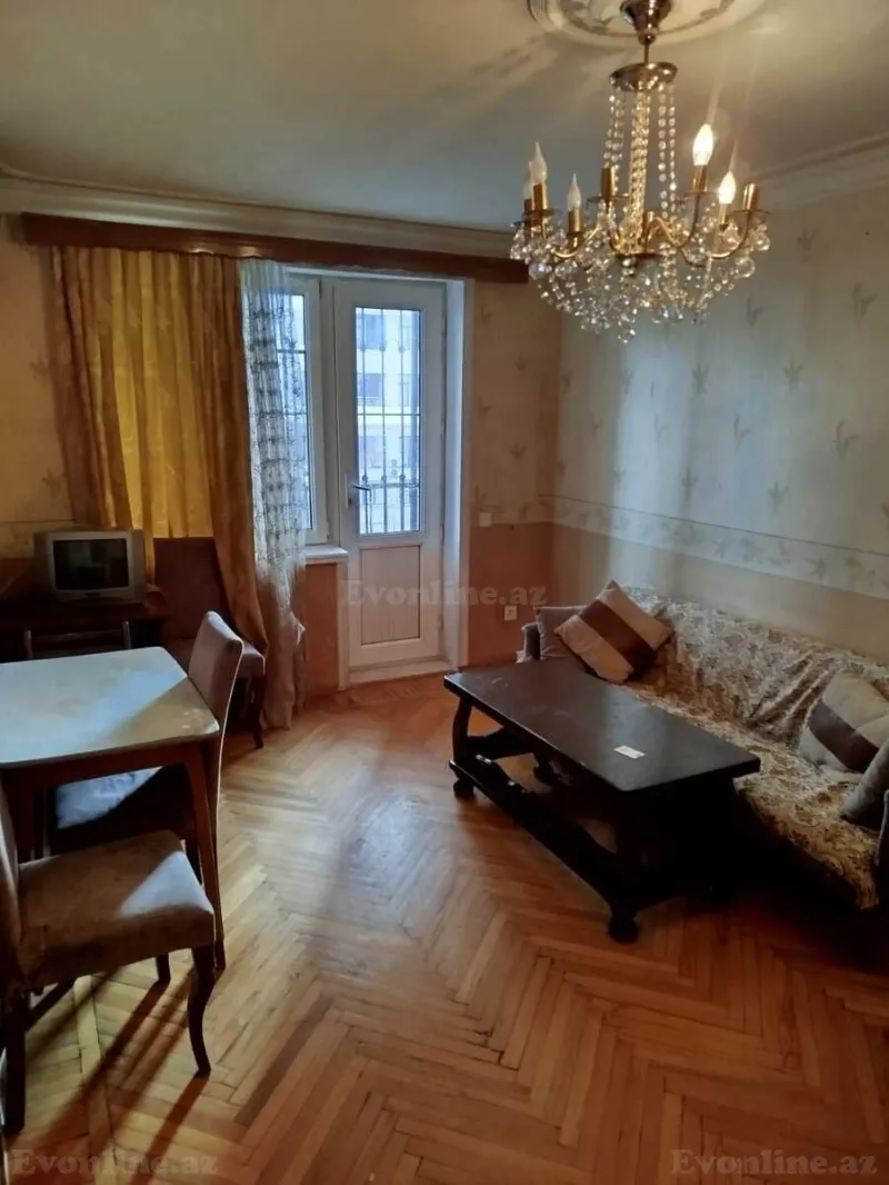 Satılır 2 otaqlı Mənzil Köhnə tikili 50 m² 4-cü mikrorayon