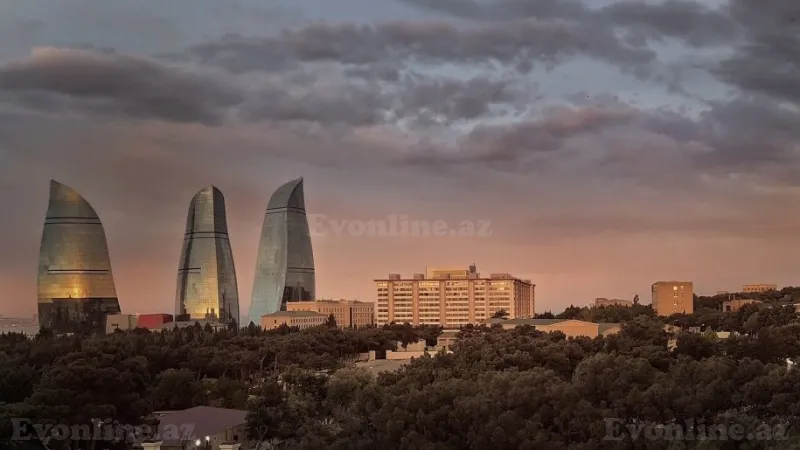 Satılır 4 otaqlı Mənzil Köhnə tikili 100 m² Elmlər Akademiyası m.