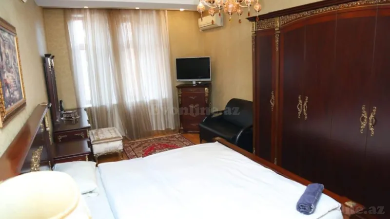 Kirayə verilir 4 otaqlı Mənzil Yeni tikili 250 m² 28 May m. - şəkil 16