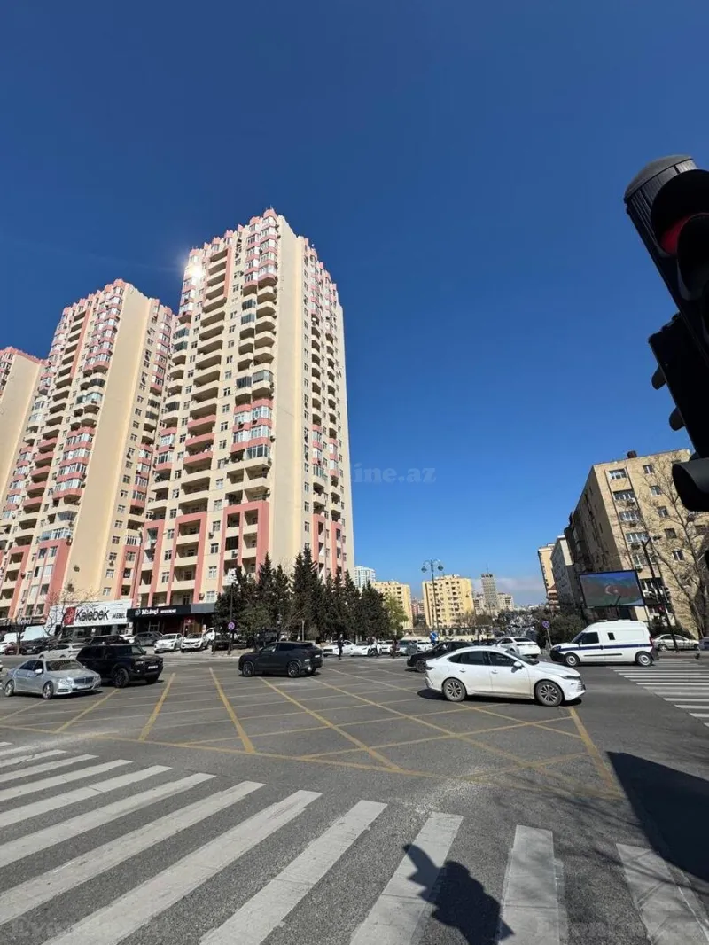 3 otaqlı Mənzil 55 m² İnşaatçılar m. Satılır