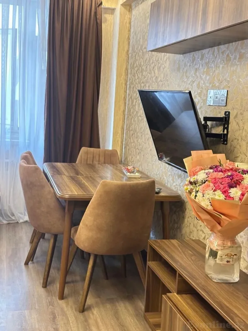 3 otaqlı Mənzil 70 m² Elmlər Akademiyası m. Kirayə verilir