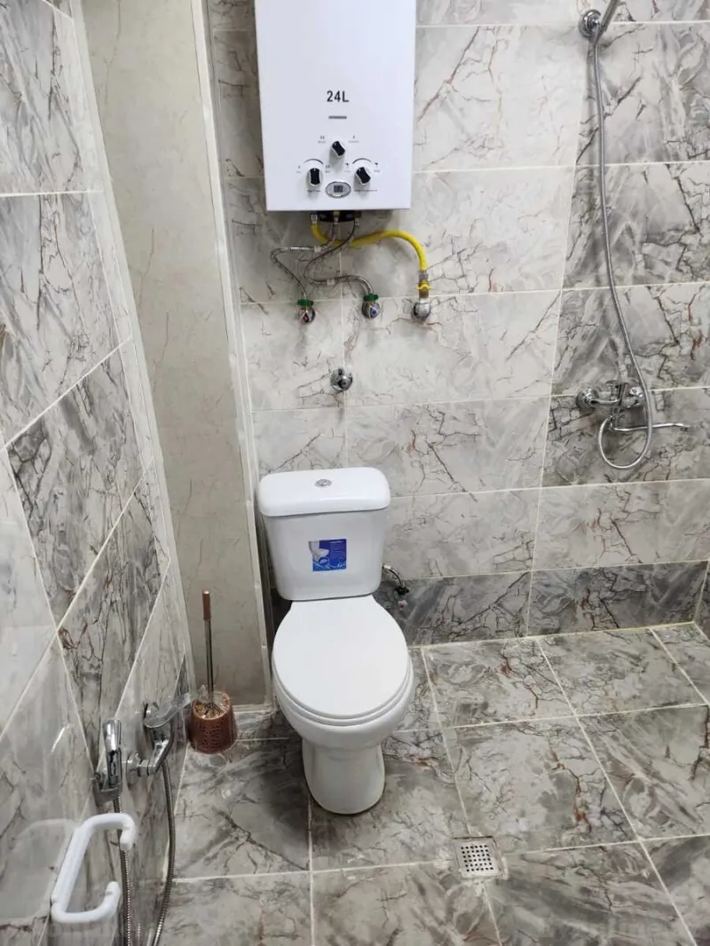 Kirayə verilir 1 otaqlı Mənzil Köhnə tikili 40 m² Neftçilər m. - şəkil 3