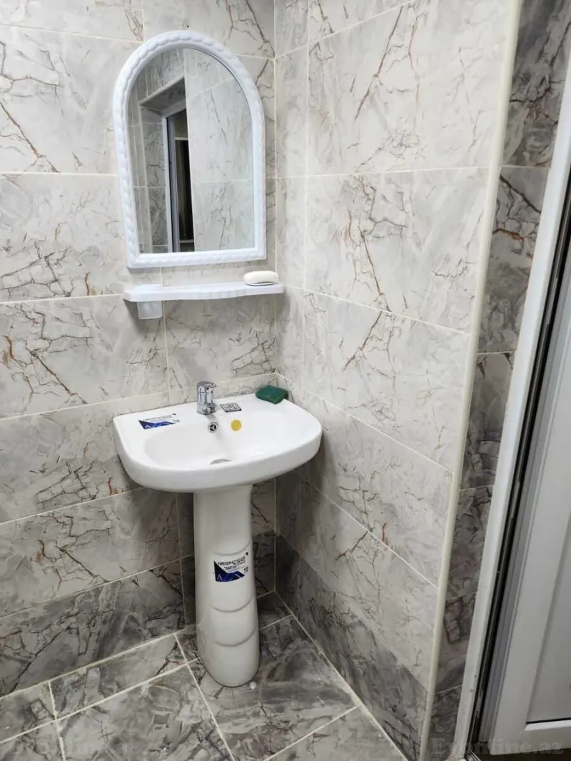 Kirayə verilir 1 otaqlı Mənzil Köhnə tikili 40 m² Neftçilər m. - şəkil 4