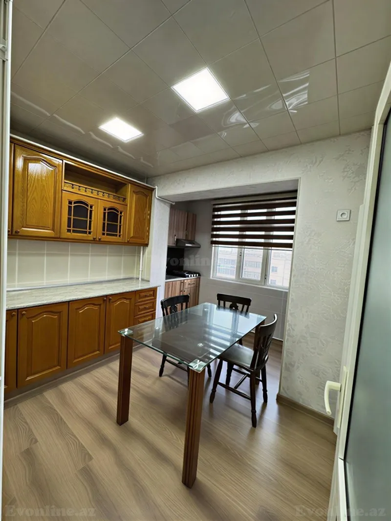 3 otaqlı Mənzil 90 m² 8-ci mikrorayon Kirayə verilir